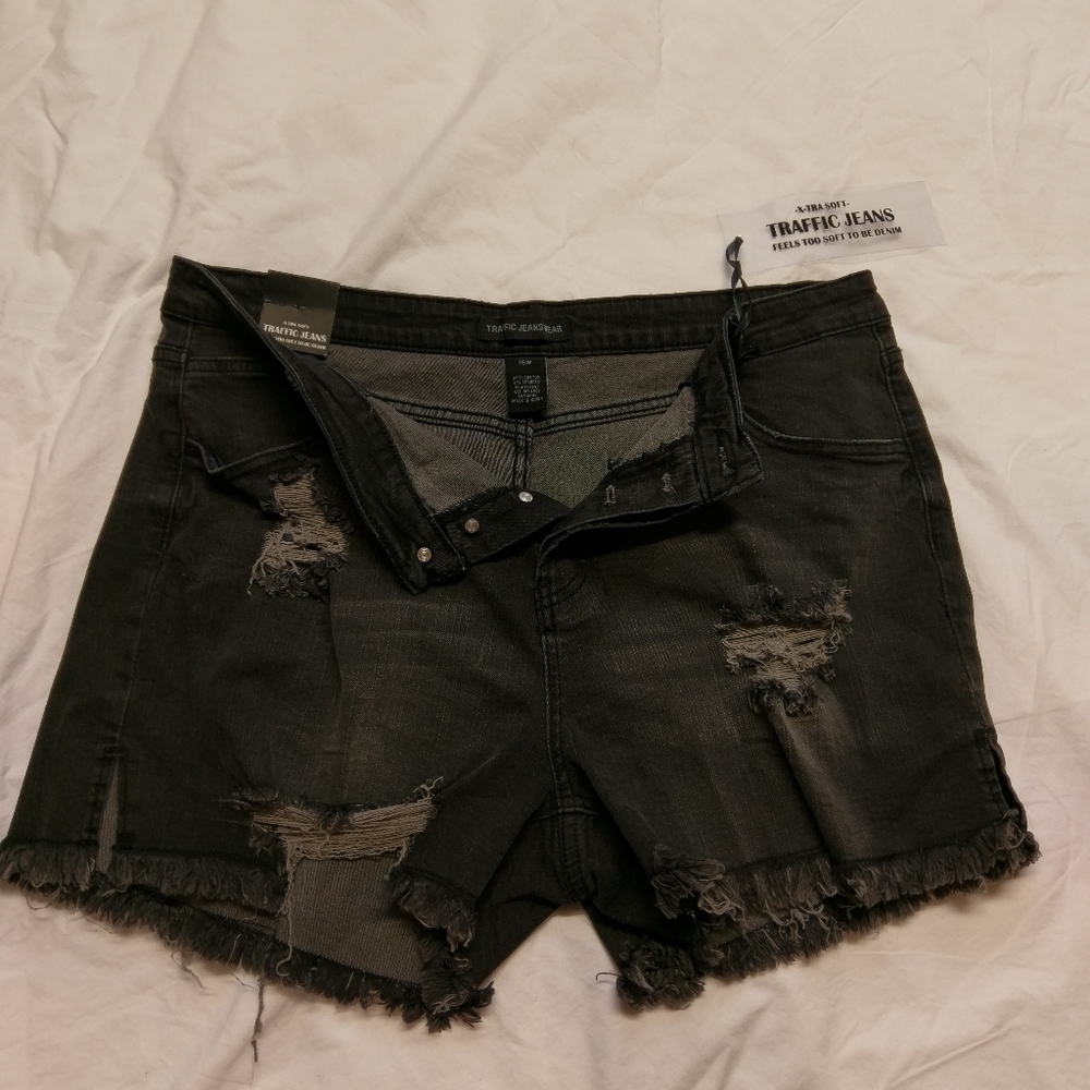 NWT Traffic Black Distressed Shorts, Size 16W